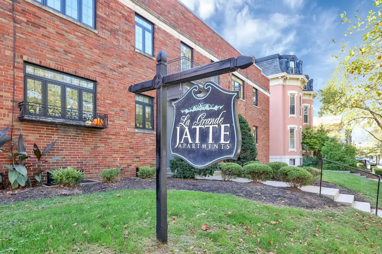La Grande Jatte Art Deco building exterior in Columbus Discovery District
